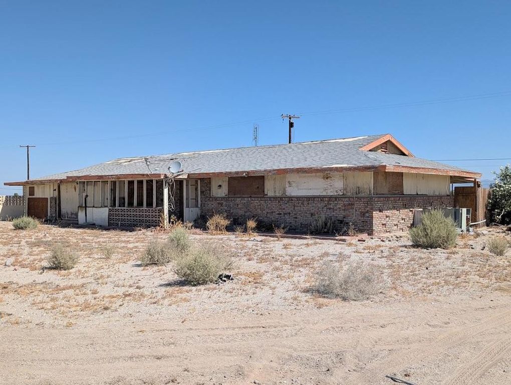 1038 Seaview Avenue, Thermal, CA 92274