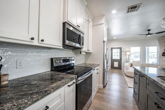 137 Capetown, Montgomery, TX 77356