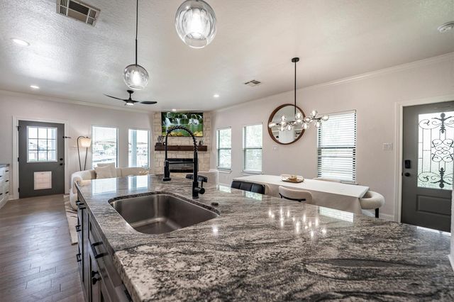 137 Capetown, Montgomery, TX 77356