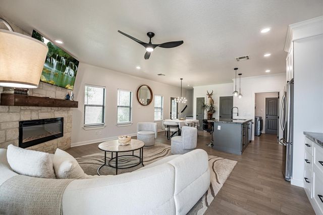 137 Capetown, Montgomery, TX 77356