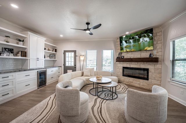 137 Capetown, Montgomery, TX 77356