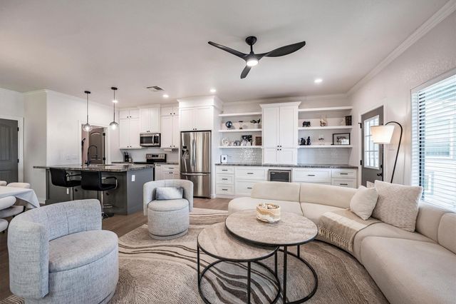 137 Capetown, Montgomery, TX 77356
