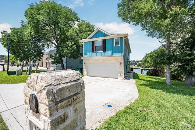 137 Capetown, Montgomery, TX 77356