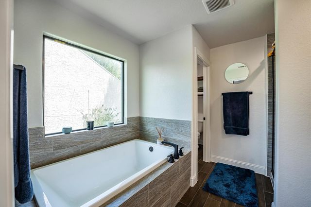 137 Capetown, Montgomery, TX 77356