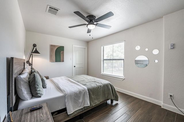 137 Capetown, Montgomery, TX 77356