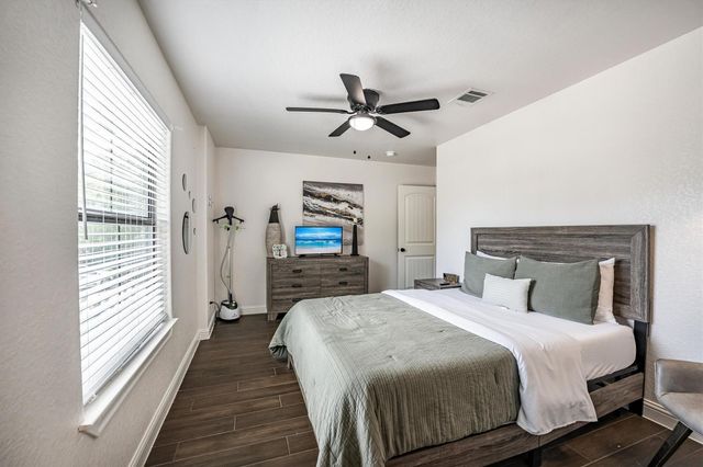 137 Capetown, Montgomery, TX 77356
