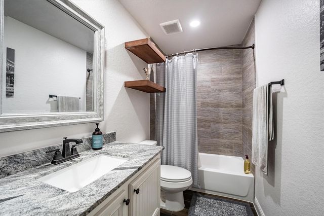 137 Capetown, Montgomery, TX 77356