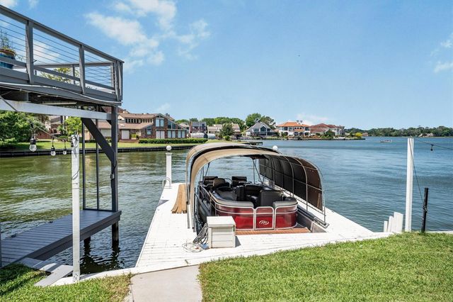 137 Capetown, Montgomery, TX 77356