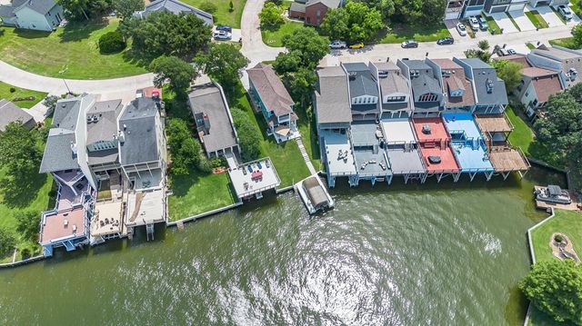 137 Capetown, Montgomery, TX 77356
