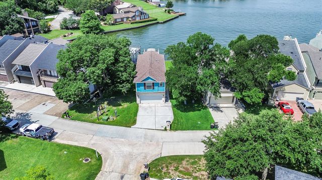 137 Capetown, Montgomery, TX 77356