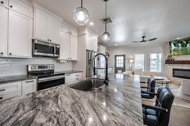 137 Capetown, Montgomery, TX 77356