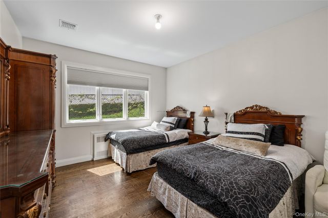 12 Hopal Lane 111, Monsey, NY 10952