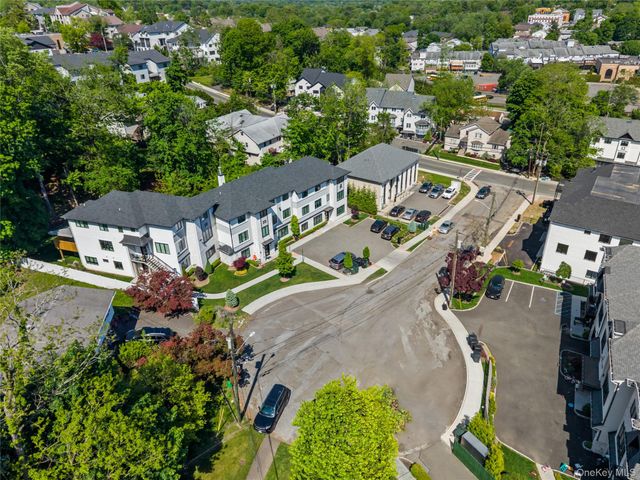 12 Hopal Lane 111, Monsey, NY 10952