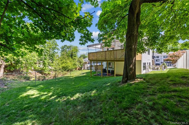12 Hopal Lane 111, Monsey, NY 10952