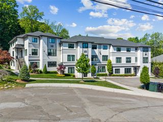 12 Hopal Lane 111, Monsey, NY 10952