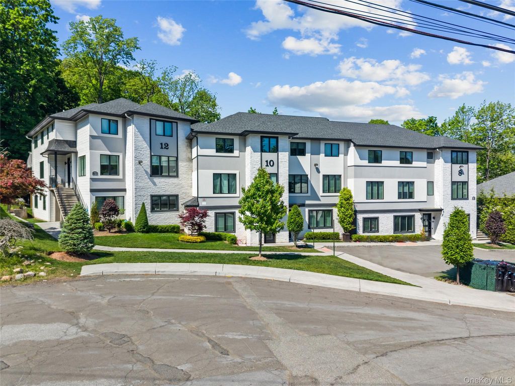 12 Hopal Lane 111, Monsey, NY 10952