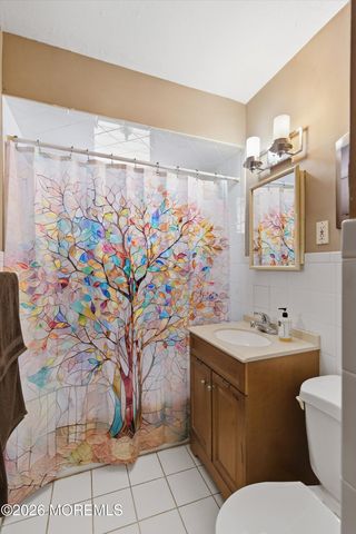 325 Hollie Drive E, Belford, NJ 07718