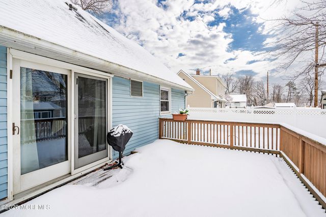 325 Hollie Drive E, Belford, NJ 07718