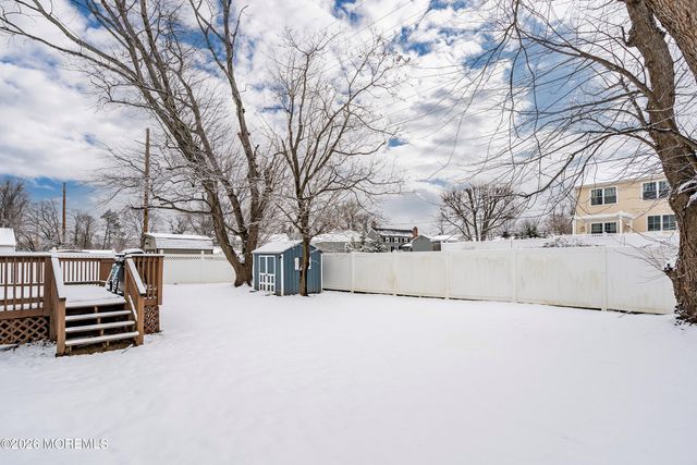 325 Hollie Drive E, Belford, NJ 07718