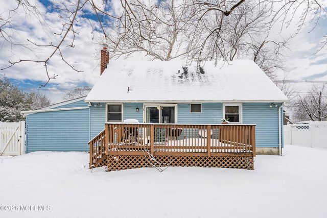 325 Hollie Drive E, Belford, NJ 07718