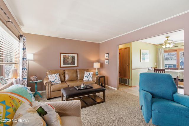 325 Hollie Drive E, Belford, NJ 07718