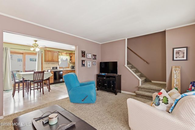 325 Hollie Drive E, Belford, NJ 07718