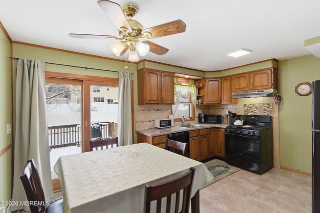 325 Hollie Drive E, Belford, NJ 07718