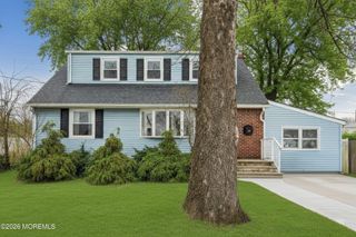 325 Hollie Drive E, Belford, NJ 07718