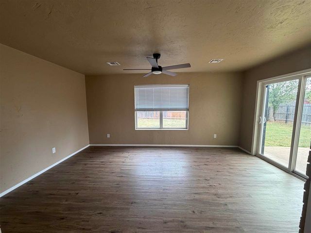 508 SW 70th St, Lawton, OK 73505