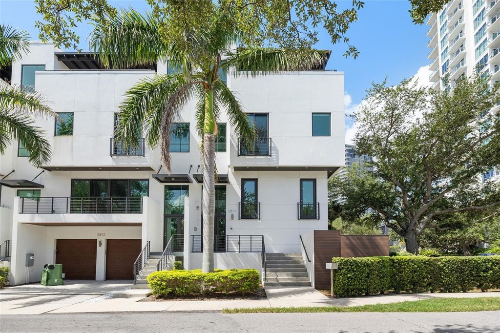 Image 2 of property listing at 2814 W BARCELONA STREET, Tampa, FL 33629