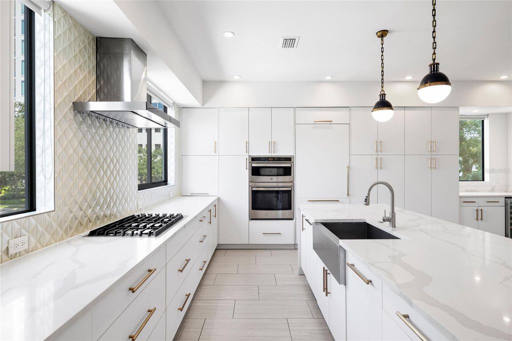 Image 11 of property listing at 2814 W BARCELONA STREET, Tampa, FL 33629