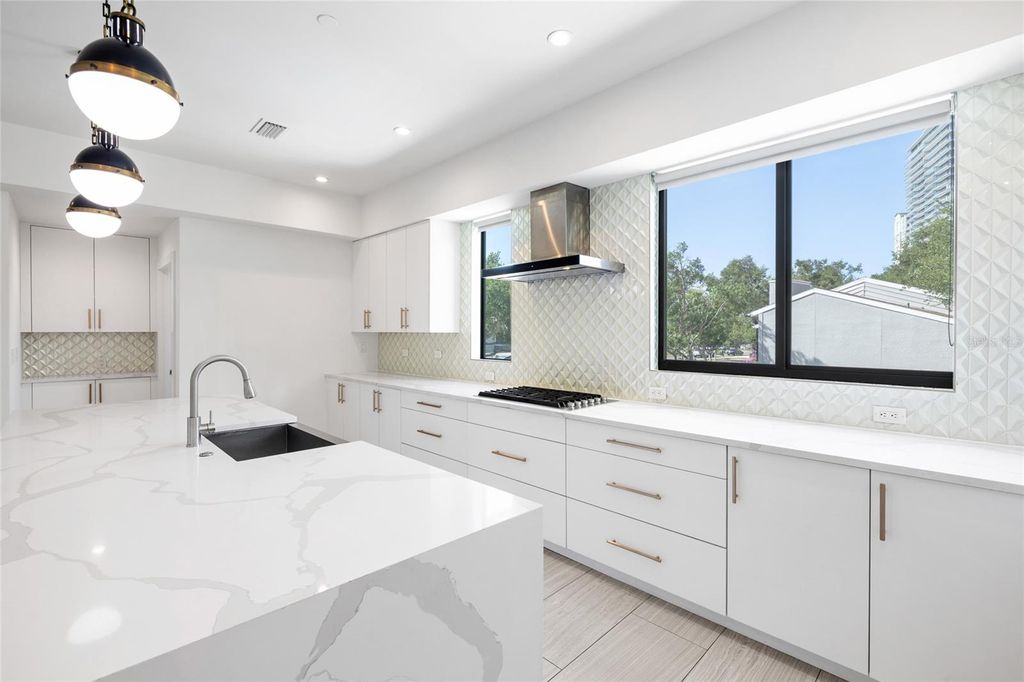 Image 12 of property listing at 2814 W BARCELONA STREET, Tampa, FL 33629