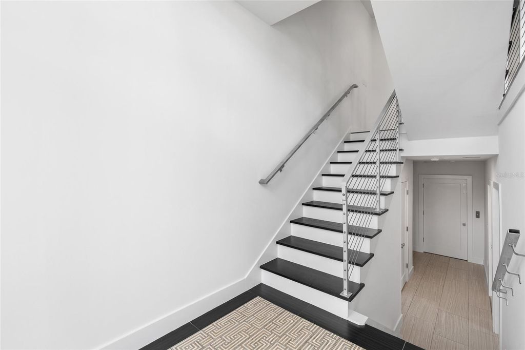 Image 15 of property listing at 2814 W BARCELONA STREET, Tampa, FL 33629