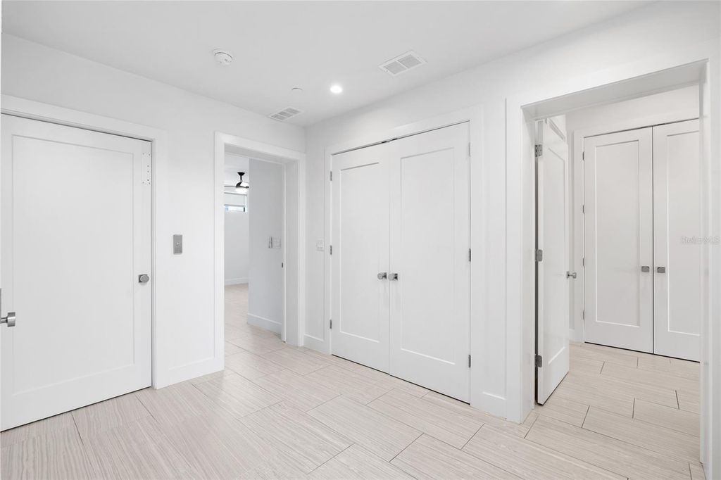 Image 20 of property listing at 2814 W BARCELONA STREET, Tampa, FL 33629