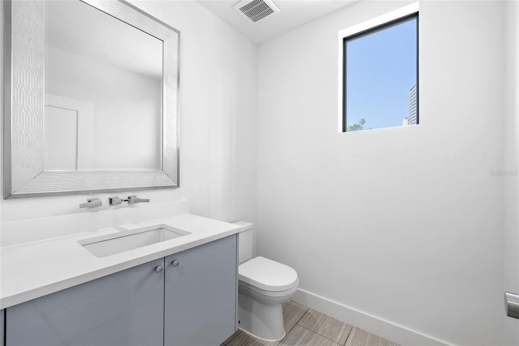 Image 22 of property listing at 2814 W BARCELONA STREET, Tampa, FL 33629