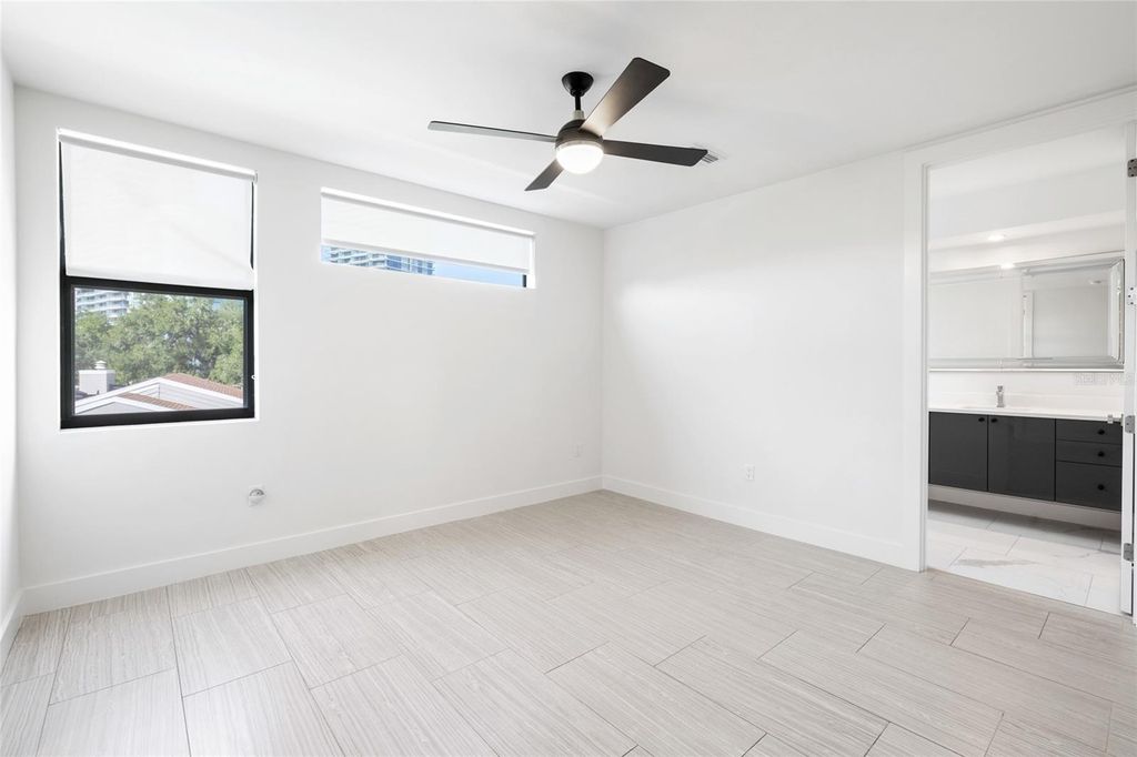 Image 25 of property listing at 2814 W BARCELONA STREET, Tampa, FL 33629