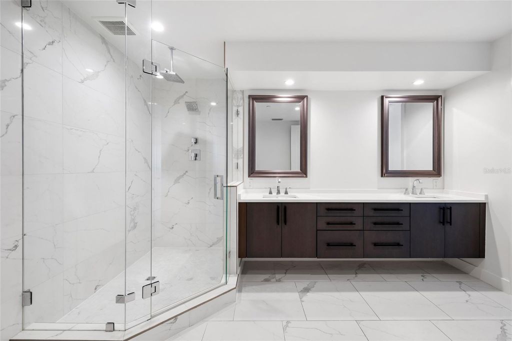 Image 30 of property listing at 2814 W BARCELONA STREET, Tampa, FL 33629