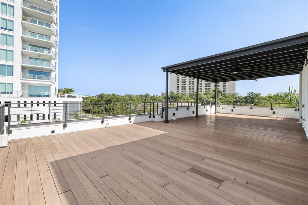 Image 39 of property listing at 2814 W BARCELONA STREET, Tampa, FL 33629