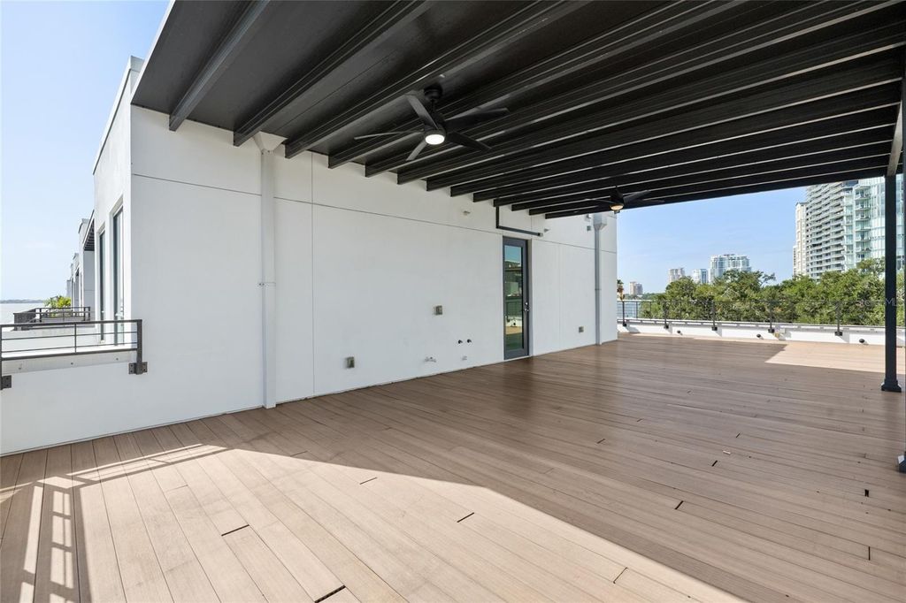 Image 40 of property listing at 2814 W BARCELONA STREET, Tampa, FL 33629