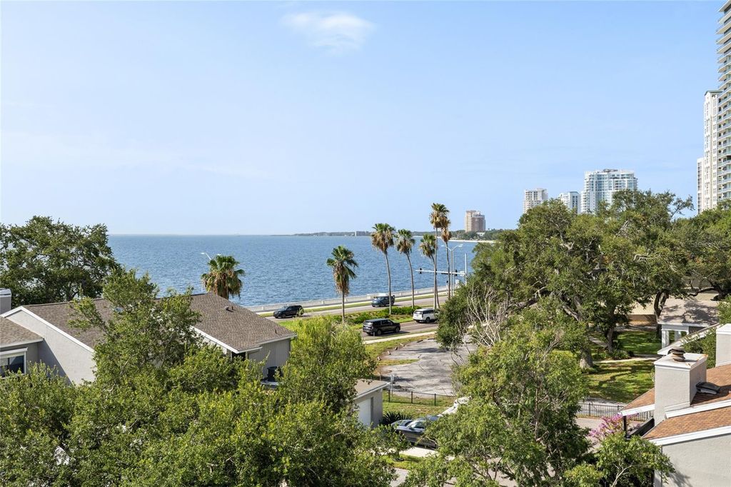 Image 49 of property listing at 2814 W BARCELONA STREET, Tampa, FL 33629