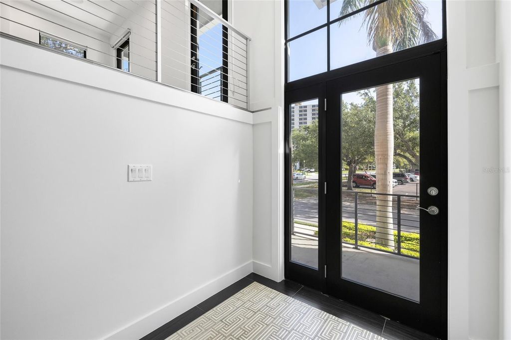 Image 6 of property listing at 2814 W BARCELONA STREET, Tampa, FL 33629
