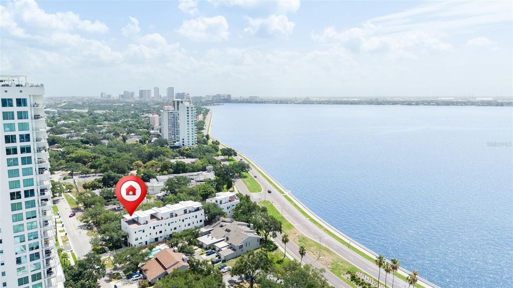 Image 54 of property listing at 2814 W BARCELONA STREET, Tampa, FL 33629