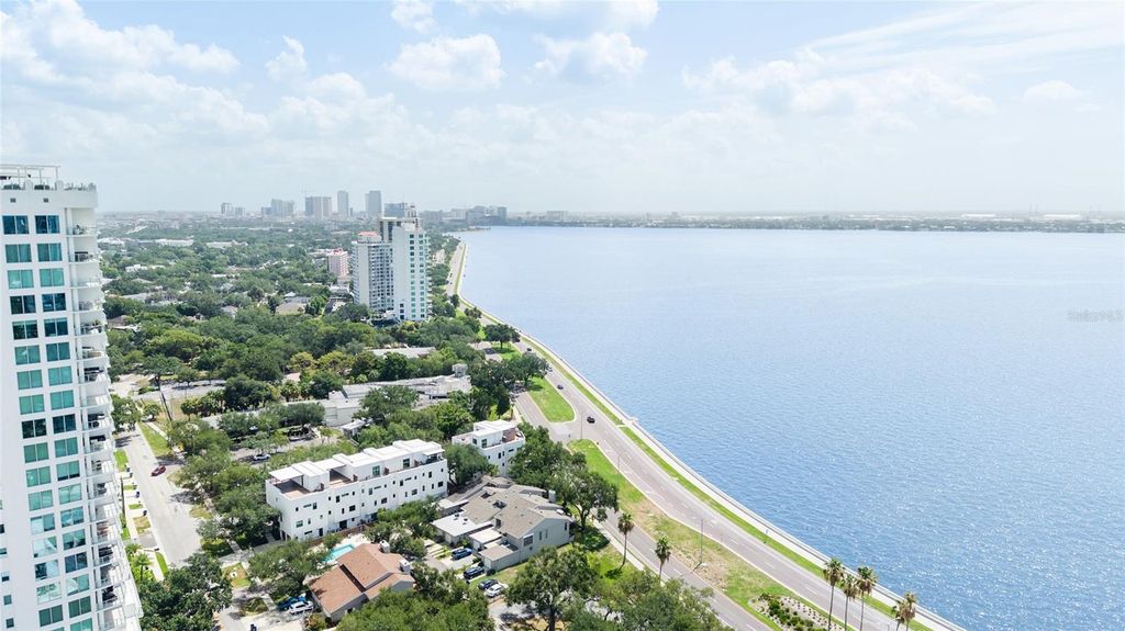 Image 55 of property listing at 2814 W BARCELONA STREET, Tampa, FL 33629