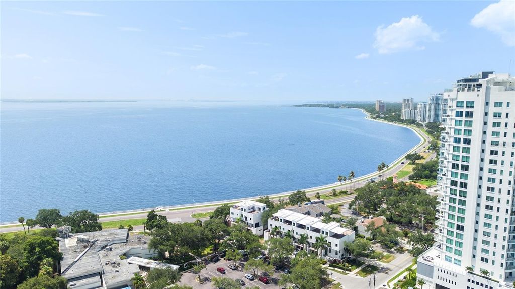 Image 56 of property listing at 2814 W BARCELONA STREET, Tampa, FL 33629