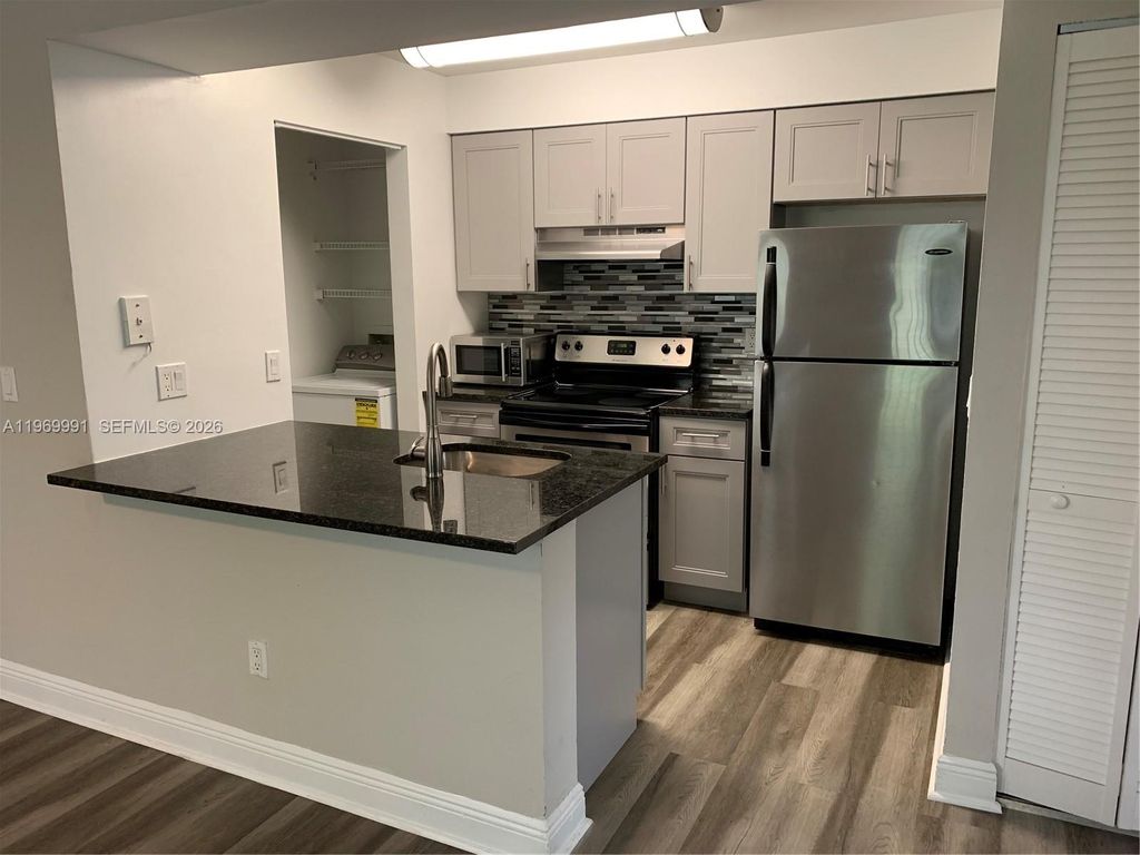 1261 SW 46th Ave 2004, Pompano Beach, FL 33069