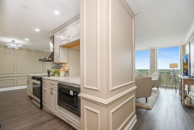 111 E Chestnut Street 44J, Chicago, IL 60611