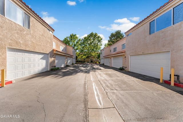 43465 30th Street Unit 4, Lancaster, CA 93536