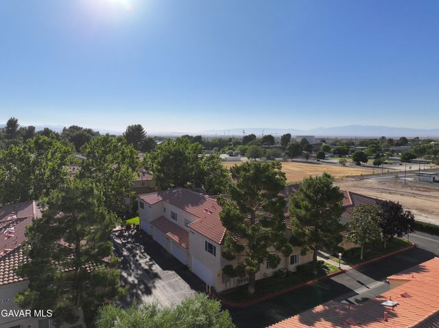 43465 30th Street Unit 4, Lancaster, CA 93536
