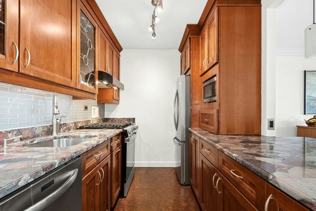 8 Whittier Pl 22D, Boston, MA 02114