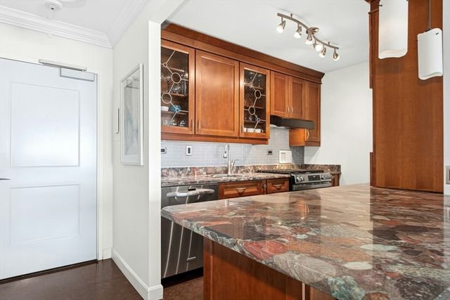 8 Whittier Pl 22D, Boston, MA 02114